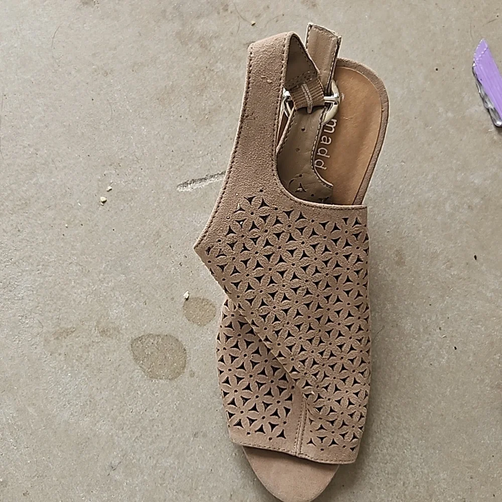 Heel - Picture 1 of 2